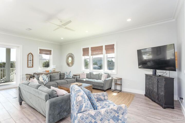Property Photo:  307 Maldonado Dr  FL 32561 