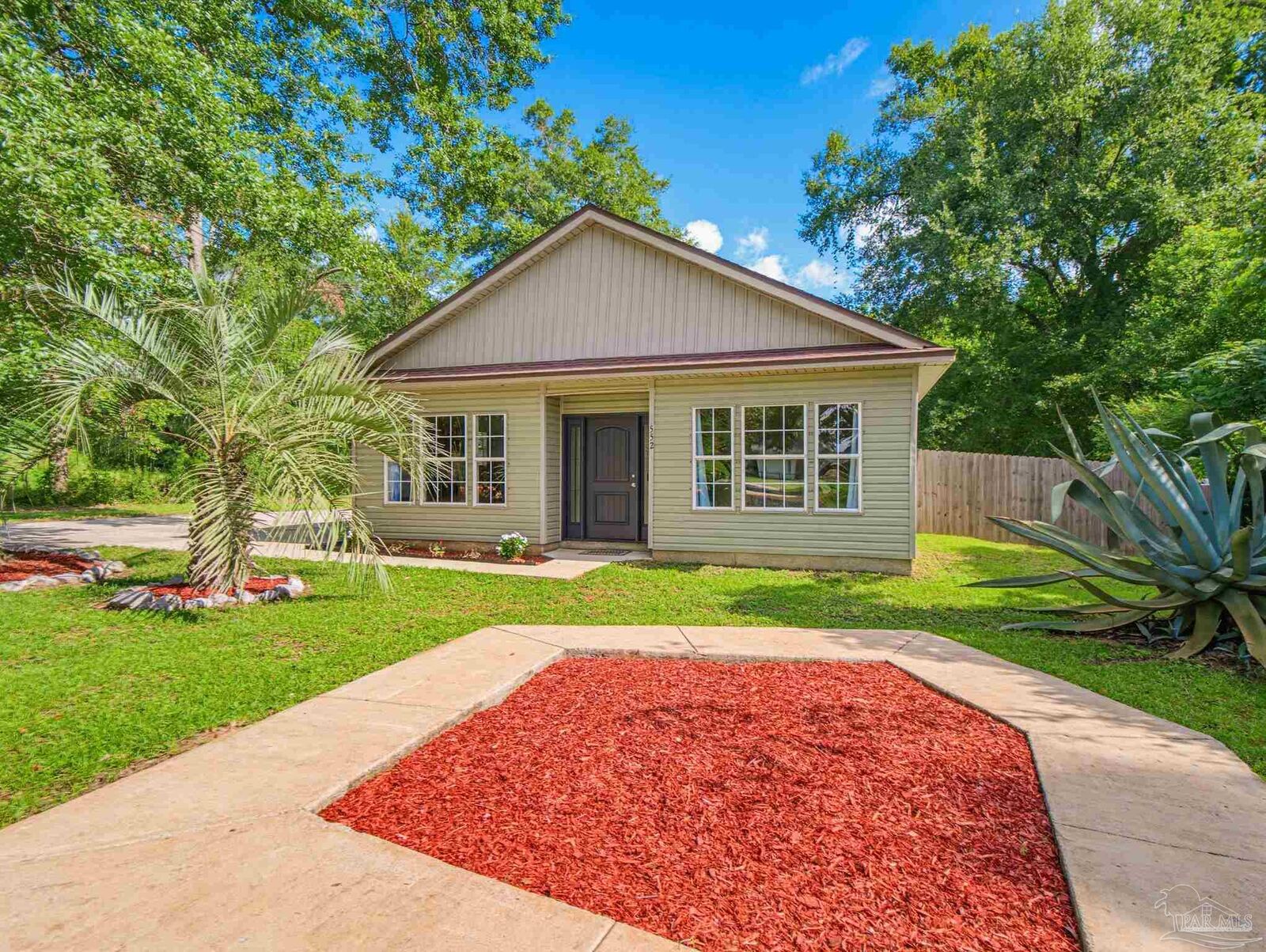 Property Photo:  552 Cedar Tree Ln  FL 32533 
