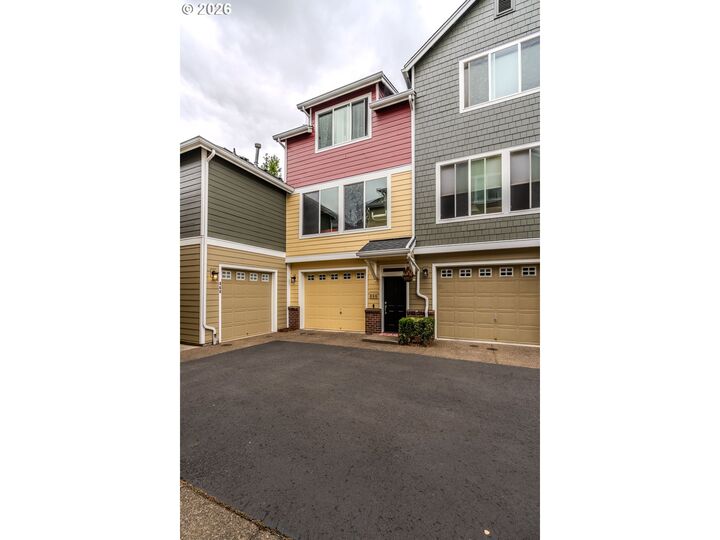 Property Photo: 866 NW Council Dr OR 97030