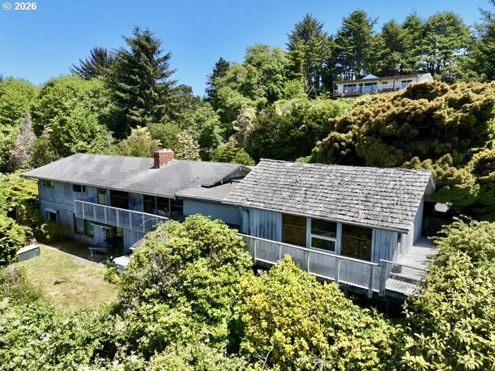 Property Photo: 17350 Holmes Dr OR 97415