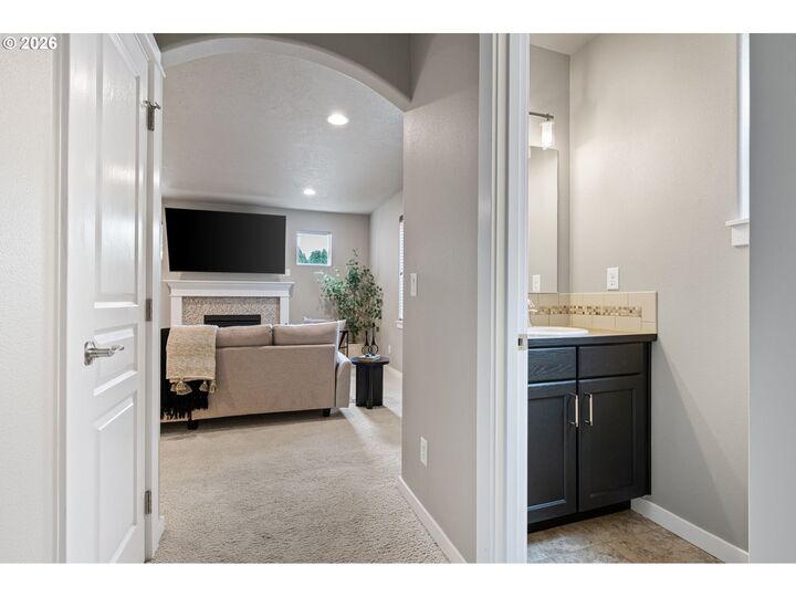 Property Photo:  3034 Guadalupe Way  OR 97408 