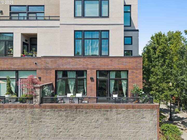 Property Photo:  618 NW 12th Ave 217  OR 97209 