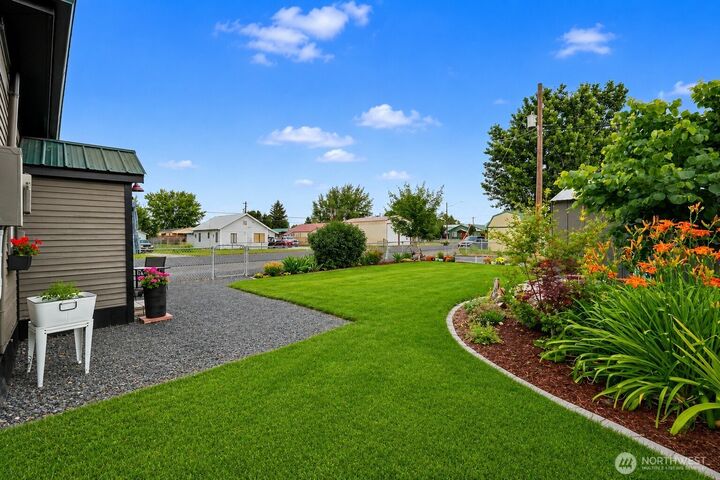 Property Photo:  124 N 3rd Street  WA 99115 