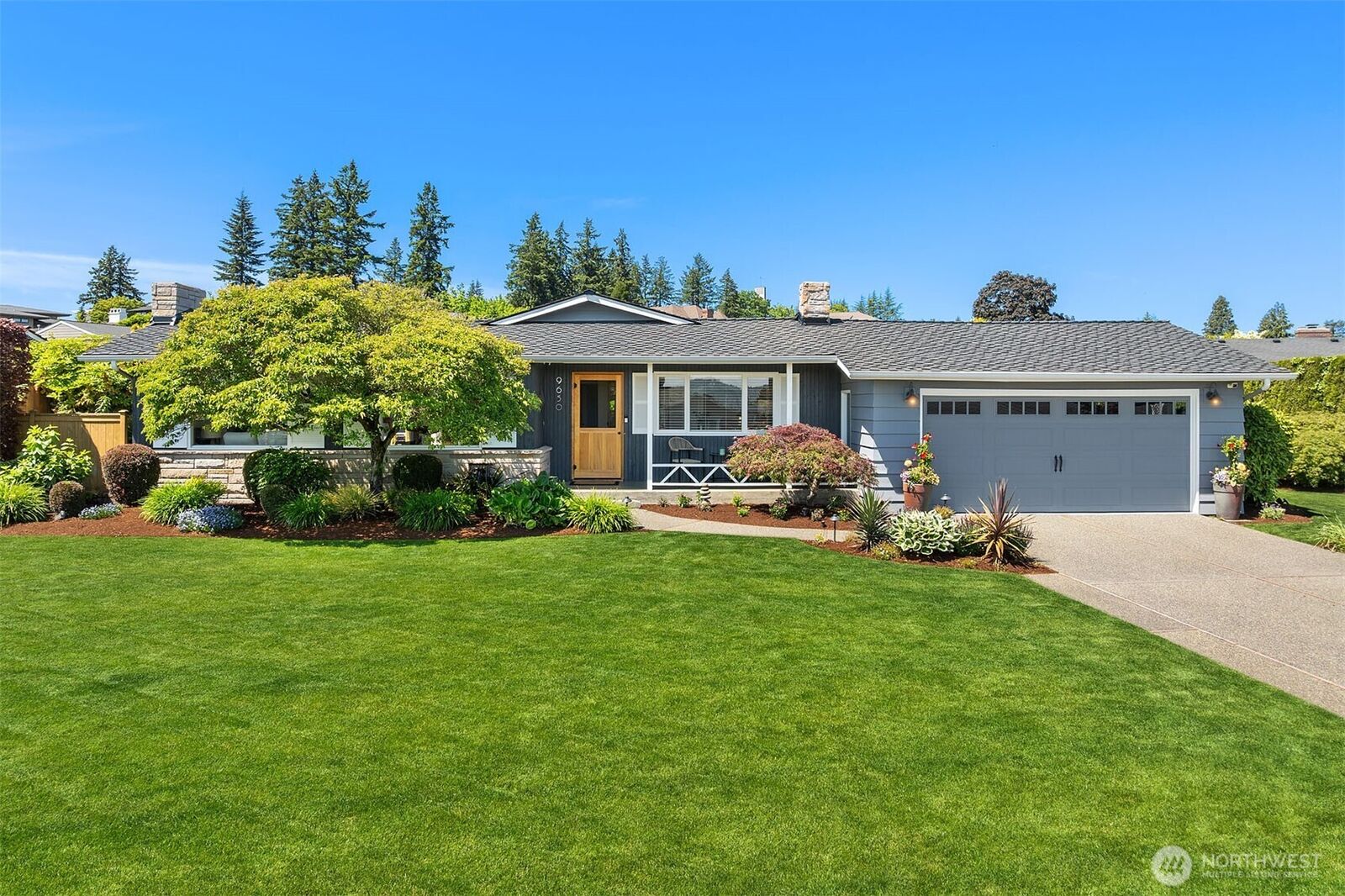 Property Photo:  9650  Hilltop Road  WA 98004 
