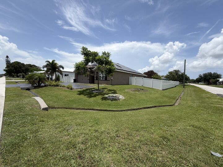Property Photo:  103 SW Oakridge Drive  FL 34984 