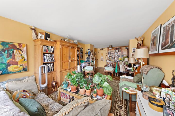 Property Photo:  77 7th Avenue 6P  NY 10011 