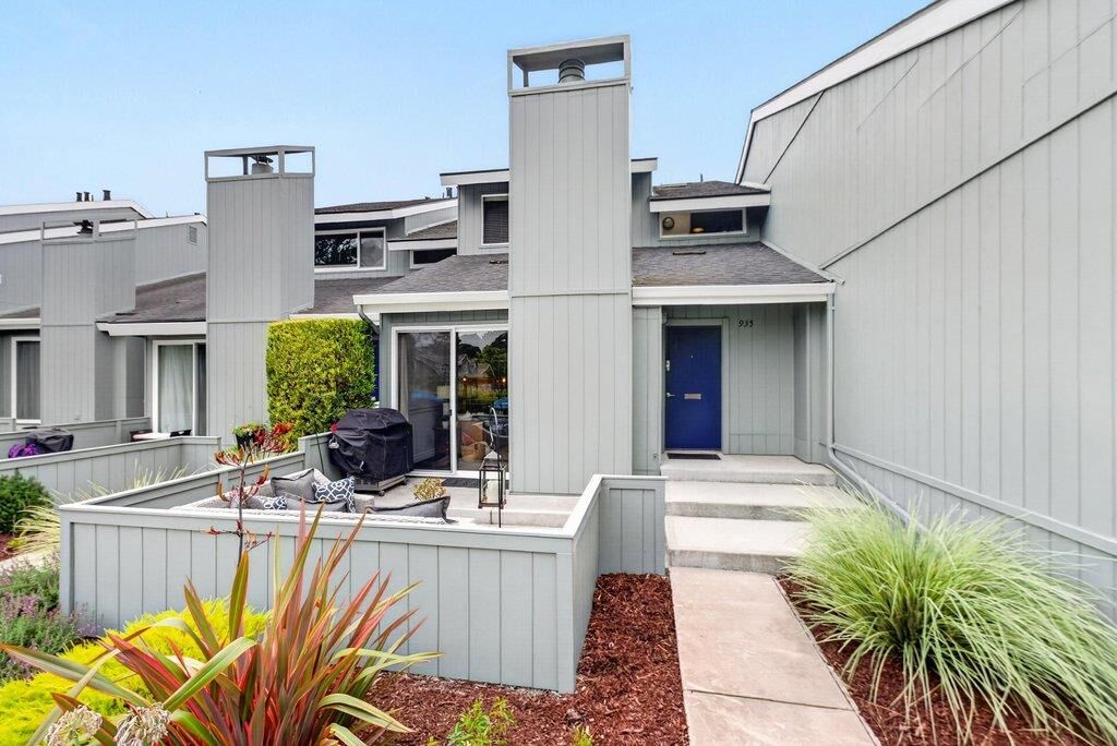Property Photo:  935 Via Tornasol  CA 95003 