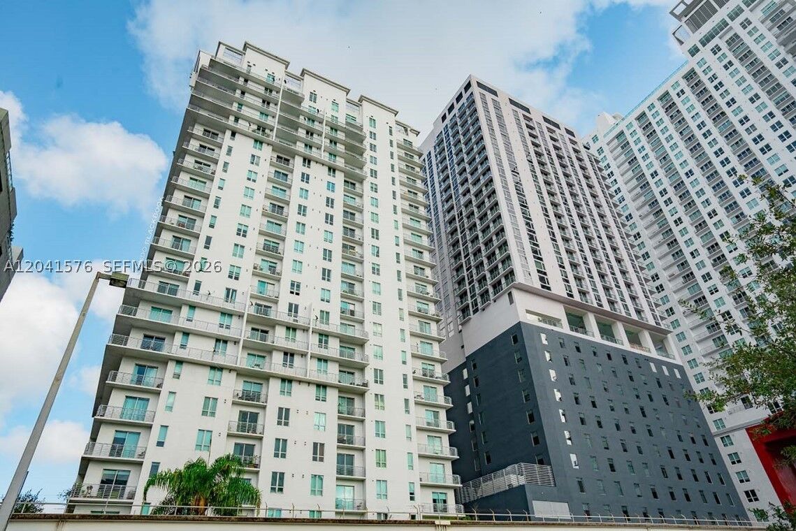 Property Photo:  234 NE 3rd St 1404  FL 33132 