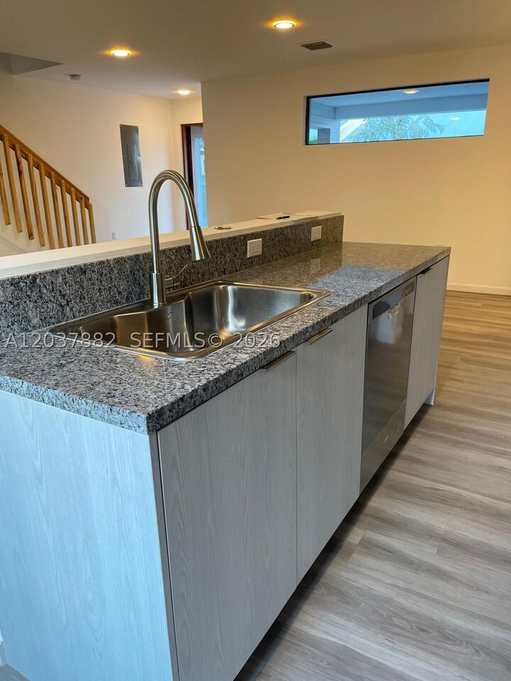 Property Photo:  916 NW 8th St 4  FL 33034 