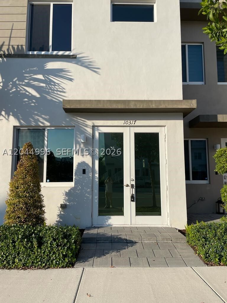 Property Photo: 10317 NW 66th St 10317 FL 33178