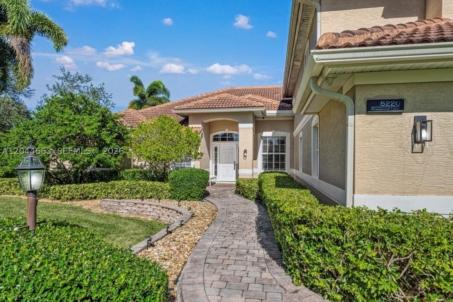 Property Photo: 5220 Rosewood Ln FL 32966