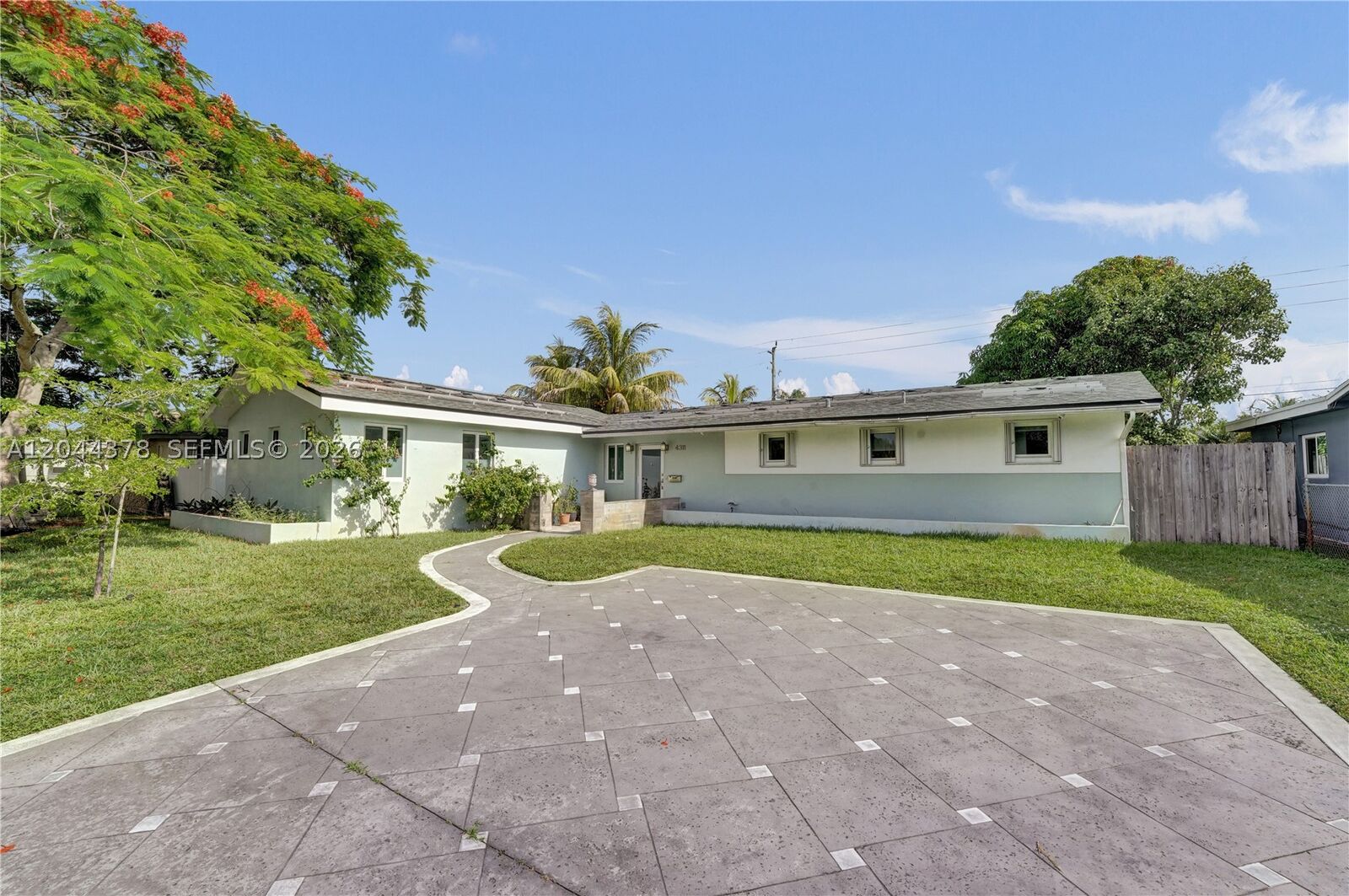 Property Photo:  4311 Hayes St  FL 33021 