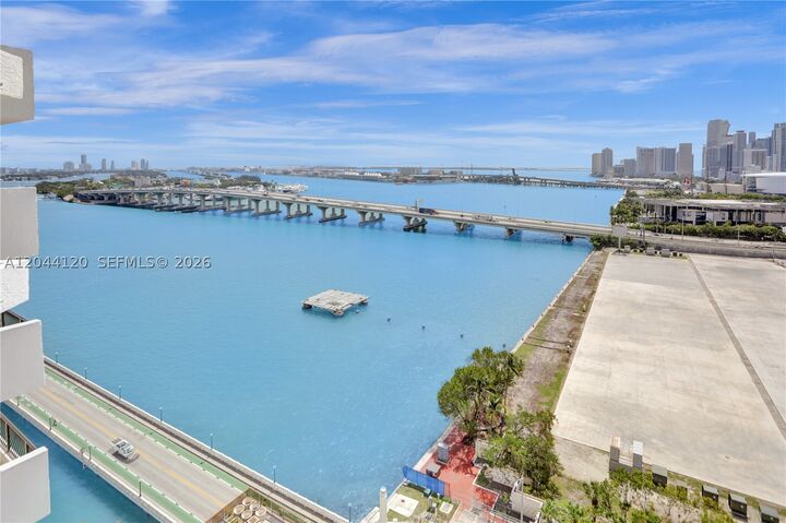 Property Photo:  555 NE 15th St 20I  FL 33132 