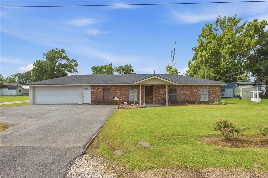 Property Photo:  205 Vickie Ln Lane  LA 70611 