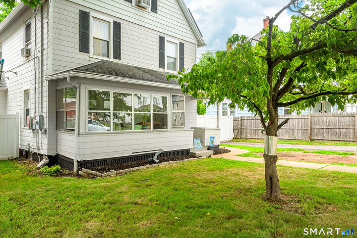 Property Photo:  165 Oak Street  CT 06040 