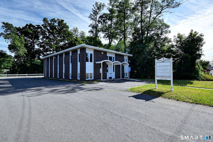 Property Photo:  21 Middle Turnpike East  CT 06040 