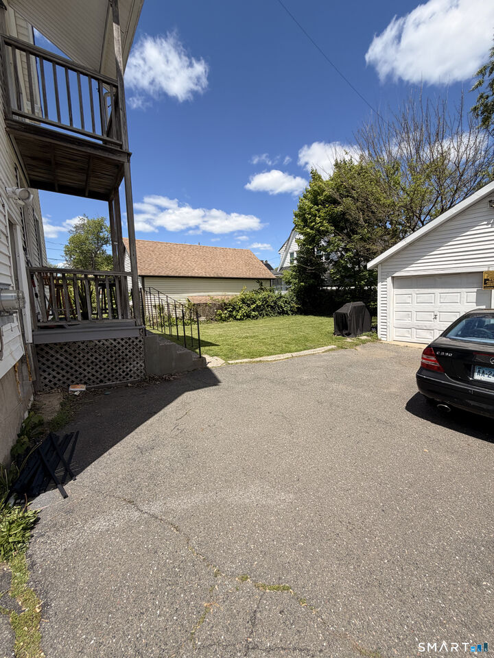 Property Photo:  6-8 Fuller Avenue 2nd Floor  CT 06108 