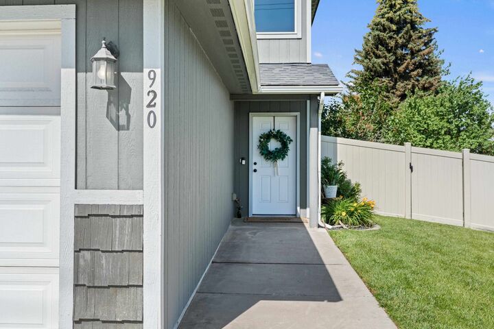 Property Photo:  920 S Evergreen Rd 922 S Evergreen Rd  WA 99037 
