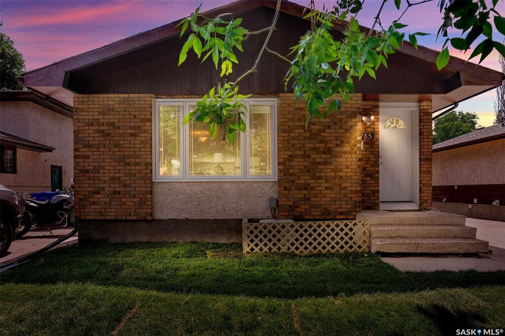 Property Photo:  785 Bard Crescent N  SK S4X 2L1 
