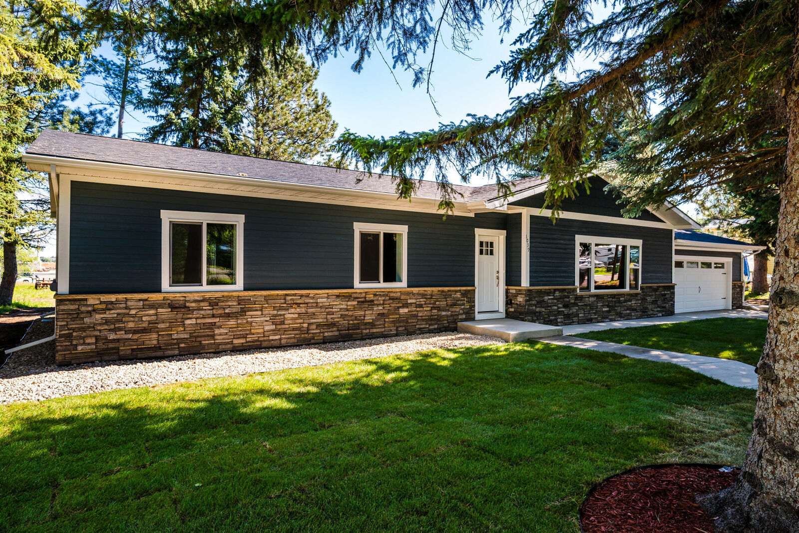 Property Photo:  1039 E 2nd Avenue  WY 82801 