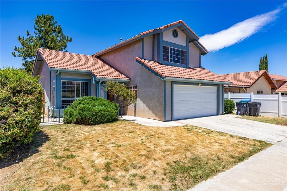 Property Photo:  1134 Elm Street  CA 93561 
