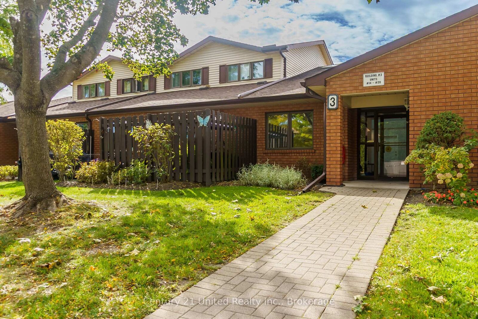 Property Photo: 36 Champlain Crescent 15 ON K9L 1T1