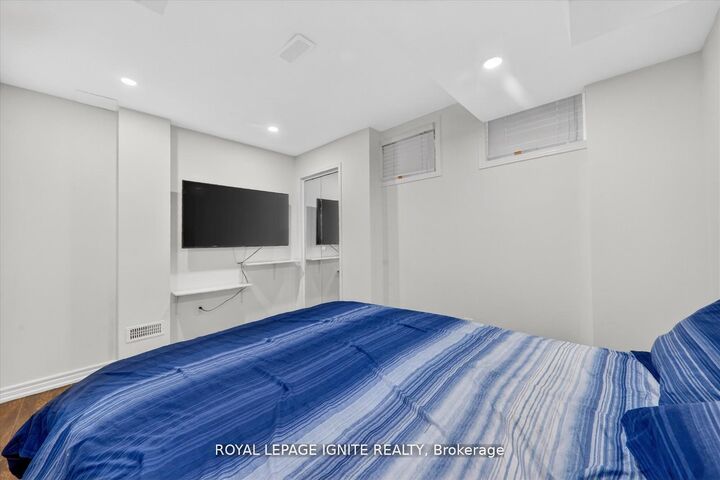 Property Photo:  117A The Queensway Avenue Th 95 (Bsmt)  ON M6S 5B7 