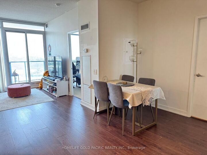 Property Photo:  121 McMahon Drive 2207  ON M2K 0C1 
