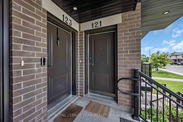 Property Photo:  121 Fairweather Street  ON K1T 0M8 