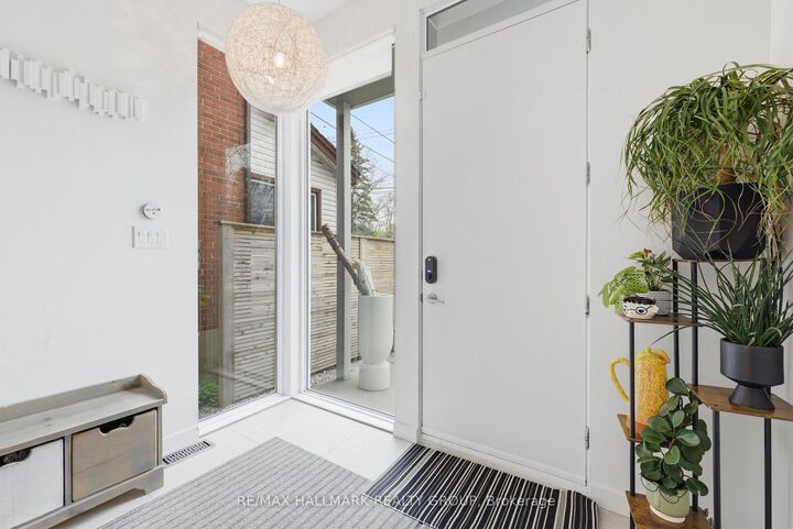 Property Photo:  23 Helena Street A  ON K1Y 3M7 