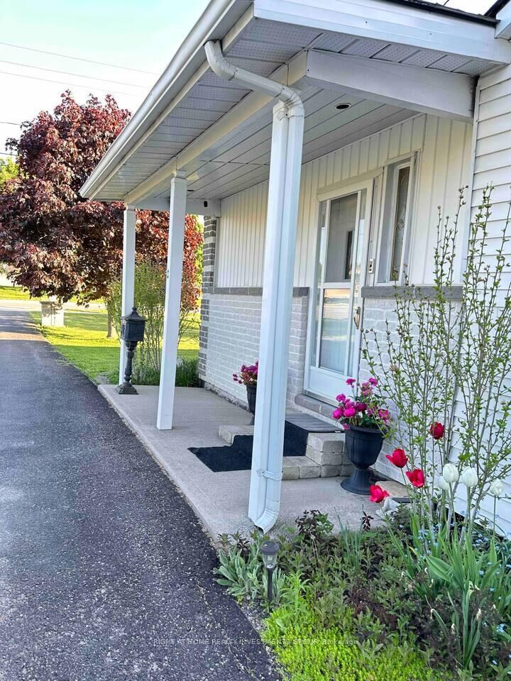 Property Photo: 338 Little Avenue ON L4N 2Z6