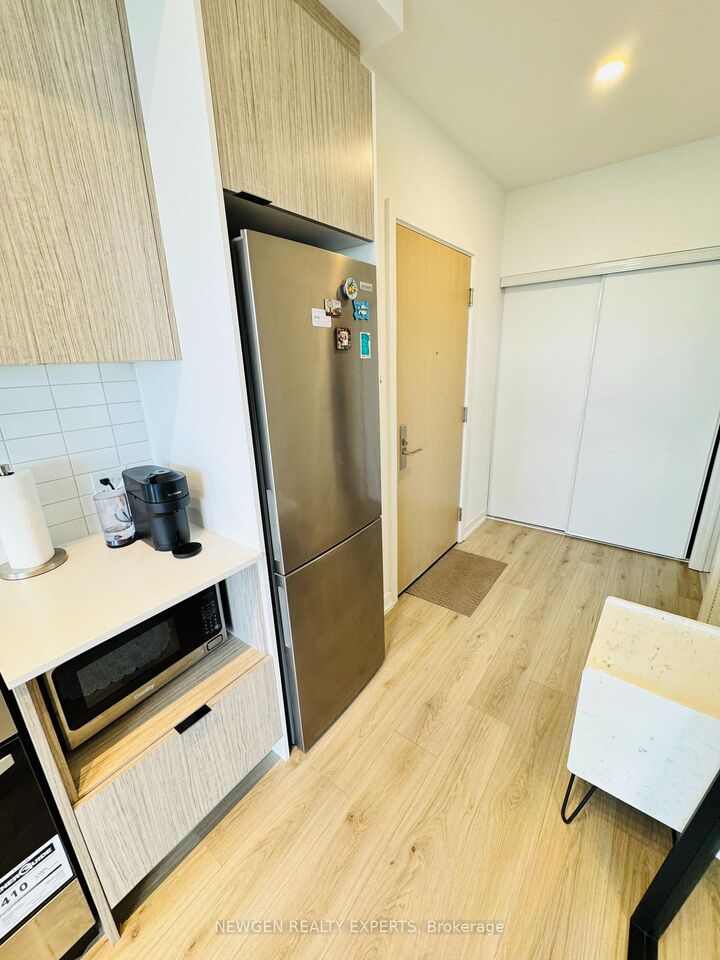 Property Photo:  395 Bloor Street E 2807  ON M4W 1H7 