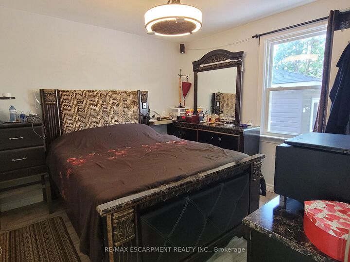 Property Photo: 239 West 18th Street ON L9C 4H1
