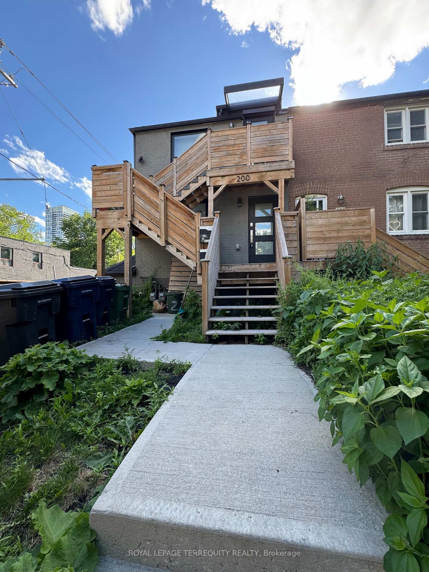 Property Photo:  200 Munro Street 2  ON M4M 2C2 