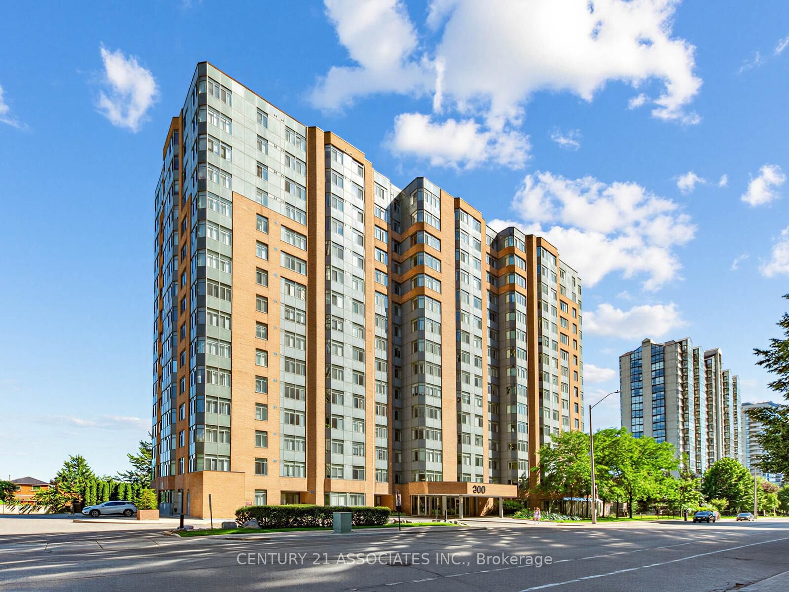 Property Photo: 300 Webb Drive 204 ON L5B 3W3