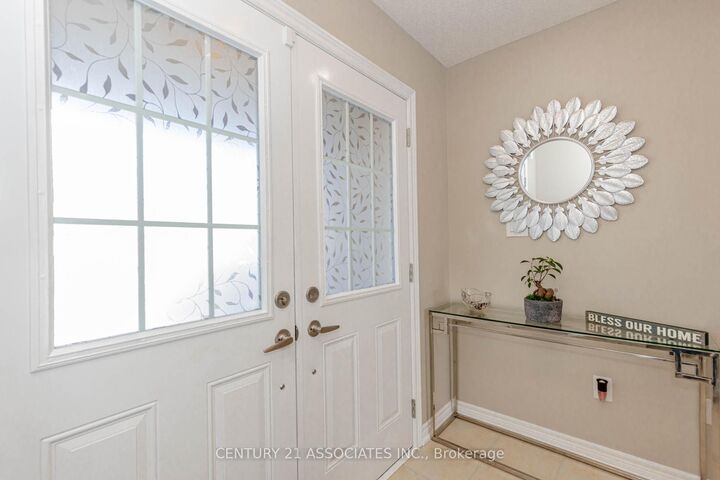 Property Photo: 4622 Keystone Crescent ON L7M 0L9
