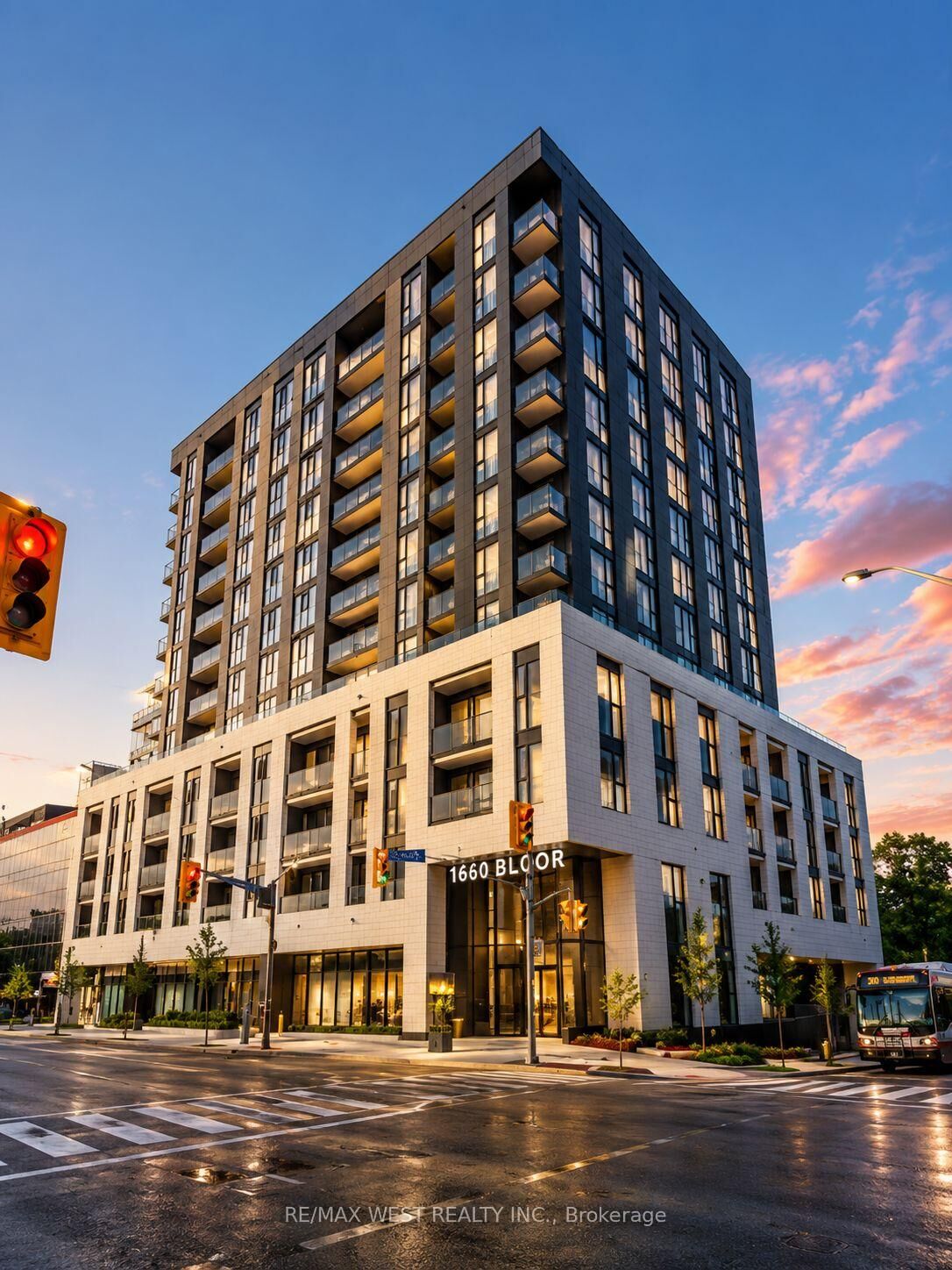 Property Photo:  1660 Bloor Street W 318  ON M6P 0C6 