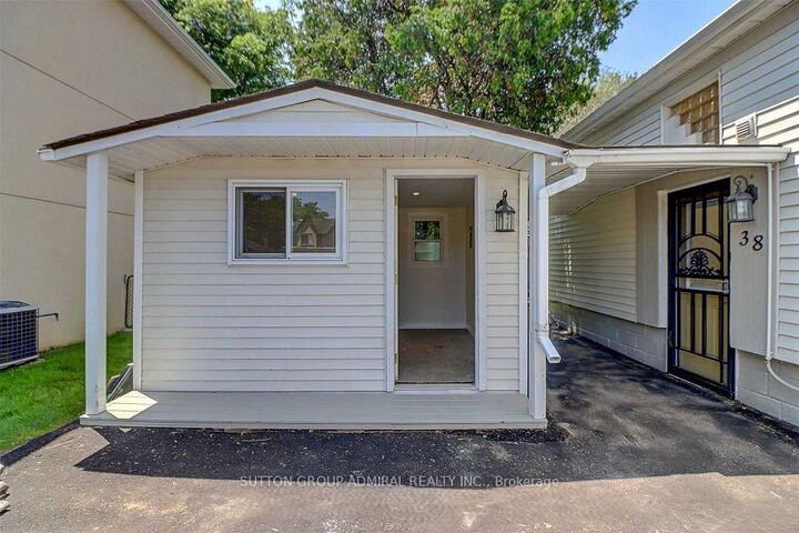 Property Photo: 38 Fenwood Heights ON M1M 2V8
