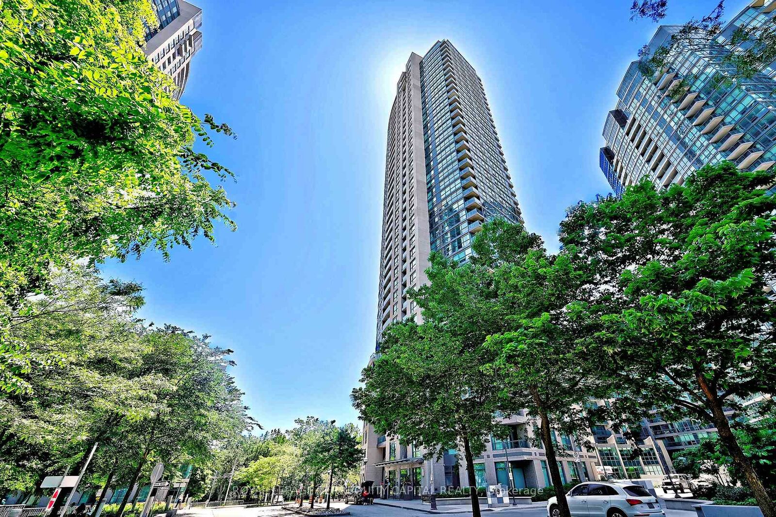 Property Photo:  219 Fort York Boulevard 405  ON M5V 1B1 