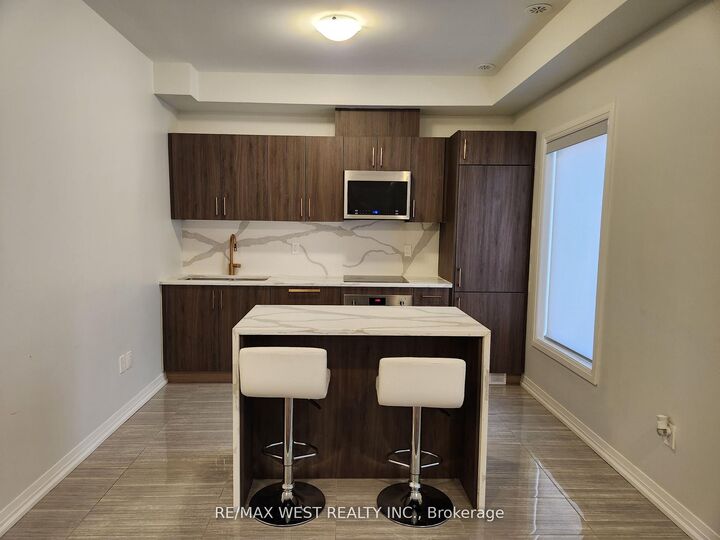 Property Photo:  1165 Journeyman Lane 215  ON L5J 0B5 