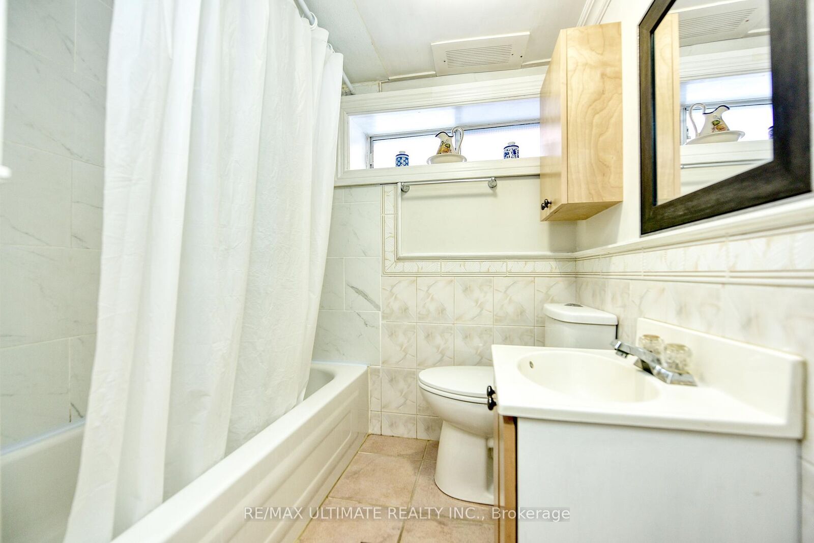 Property Photo:  132 Spears Street  ON M6N 3X7 