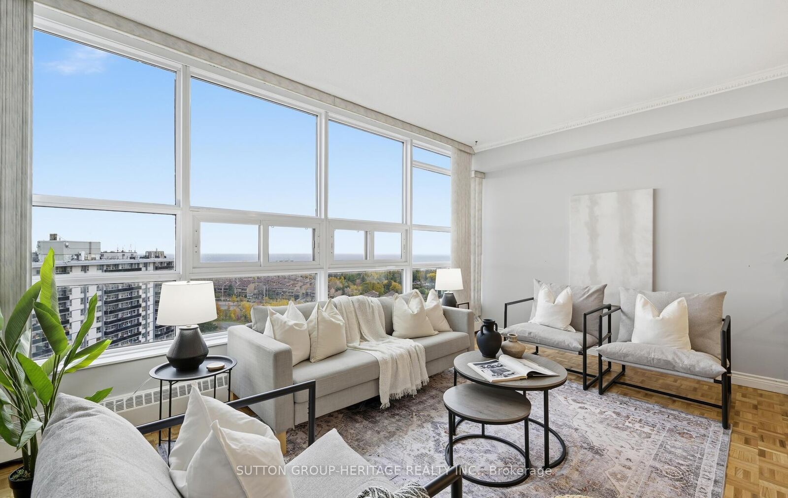 Property Photo:  3380 Eglinton Avenue E Ph07  ON M1J 3L6 
