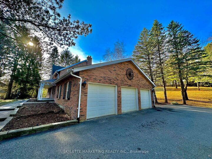 Property Photo:  8 Blue Grass Drive  ON L4G 6W4 