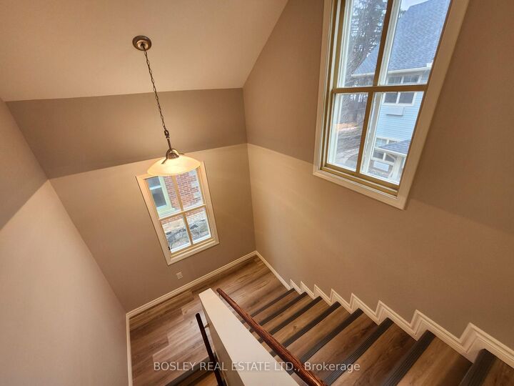 Property Photo:  5930 16th Avenue Wood # Upper  ON L3P 8N1 