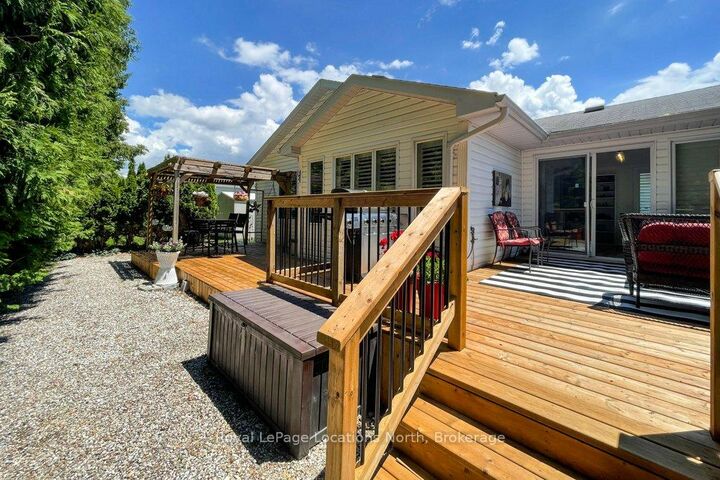 Property Photo:  13 Pennsylvania Avenue  ON L9Z 3A8 