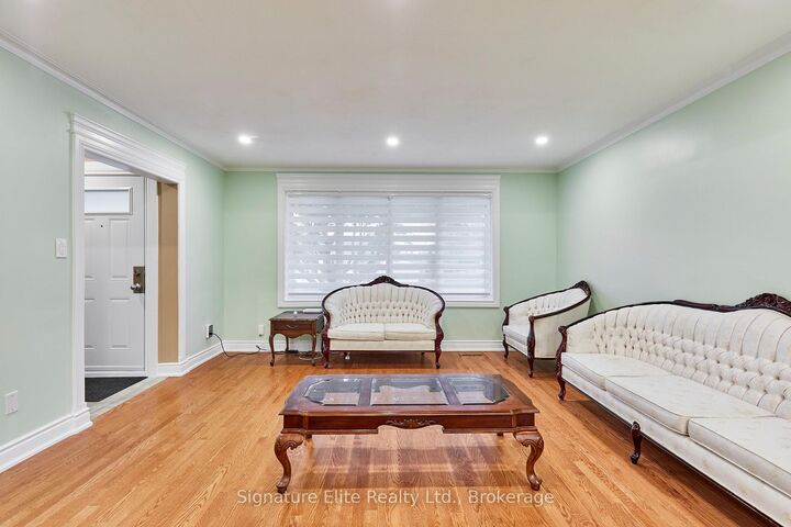 Property Photo:  100A Kitchener Road Upper  ON M1E 2X7 