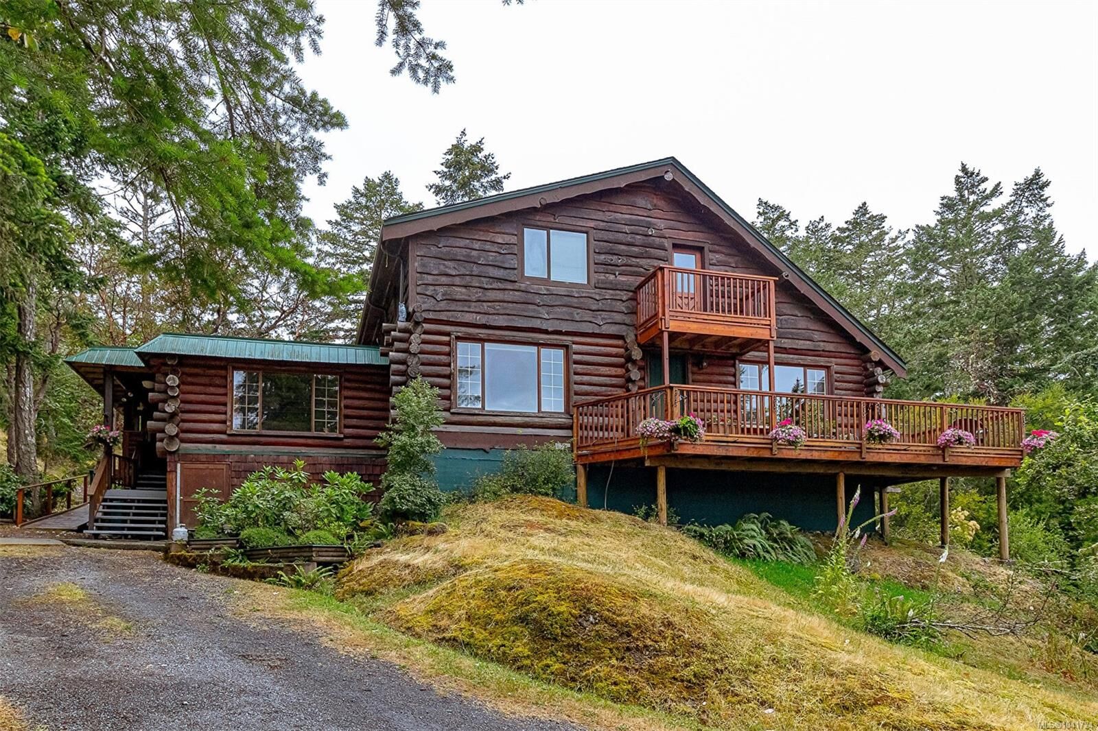 Property Photo:  266 Moss Hill Pl  BC V9C 3Z2 