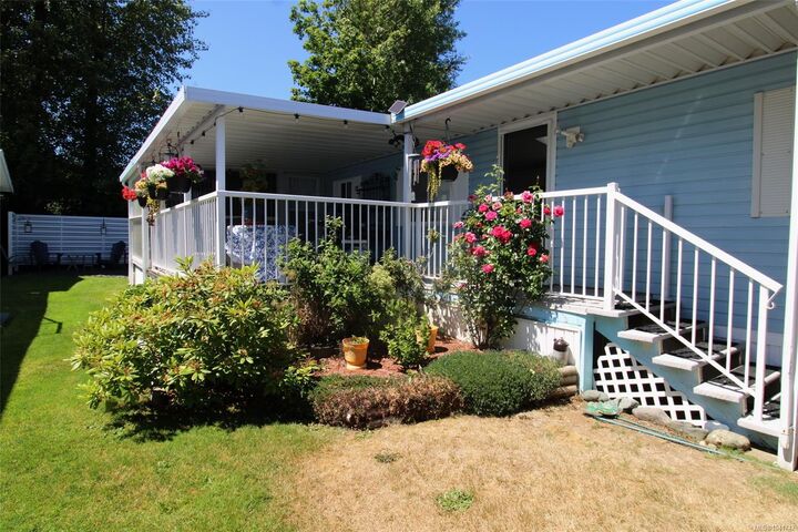 Property Photo: 2140 20th St #4 BC V9N 2G6