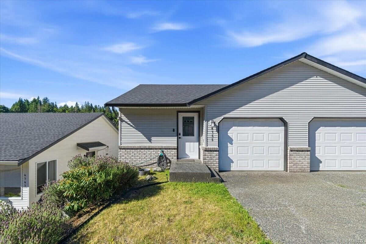 Property Photo: 4755 Fairbrook Cres BC V9T 6L7