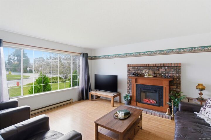 Property Photo: 702 Forsyth Ave BC V9P 1E7